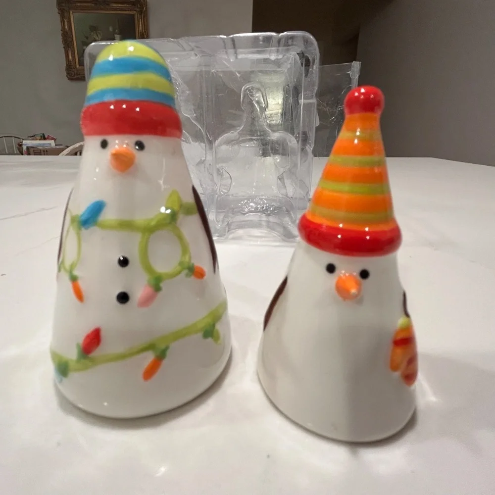 Crate & Barrel Ceramic Snowman Salt & Pepper Set - NWT